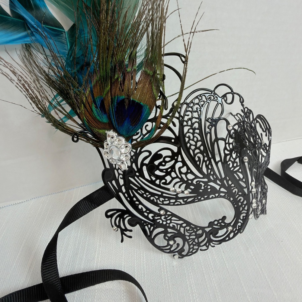 Unbranded Masquerade Mask Women OS Black Excellent Filigree Peacock Feather Swan